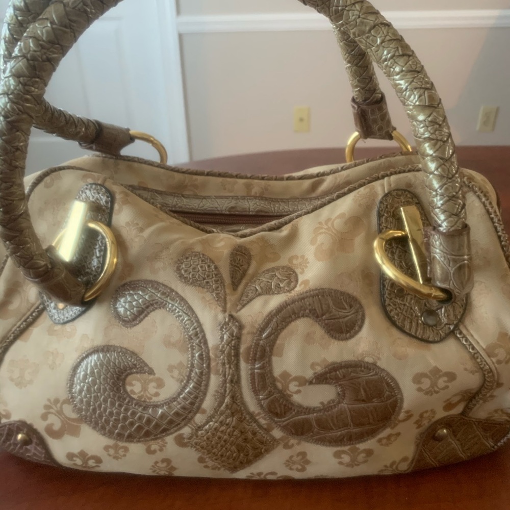 Denton shoulder bag.